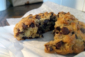 levain_bakery_walnut_chocolate_chip_cookie